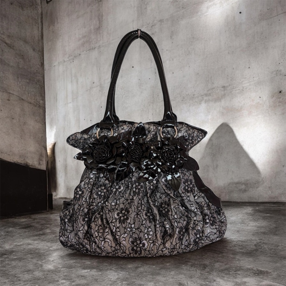 Handbag Black Lace and Patent Leather with KISS Clip Closure Rosettes 🖤‎